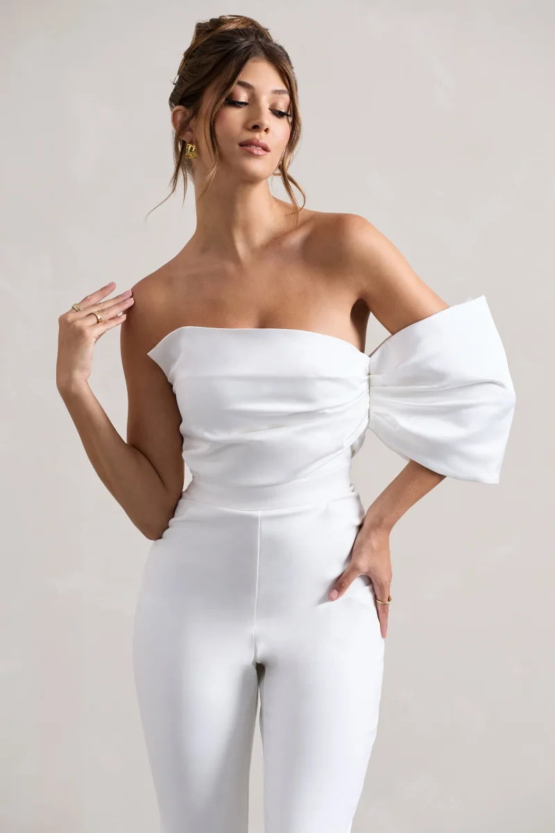 Adabella | Vit byxdress i satin med raka ben - Bild 4