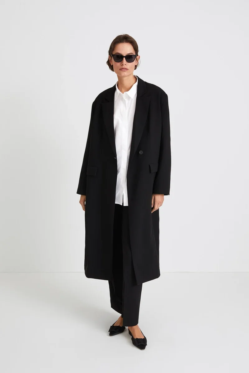 Saga | Elegant Dubbelknäppt Kappa i Lyxig Crepe