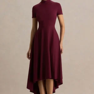 Bellona | Burgundy kortärmad midiklänning med hög hals och high-low-fåll